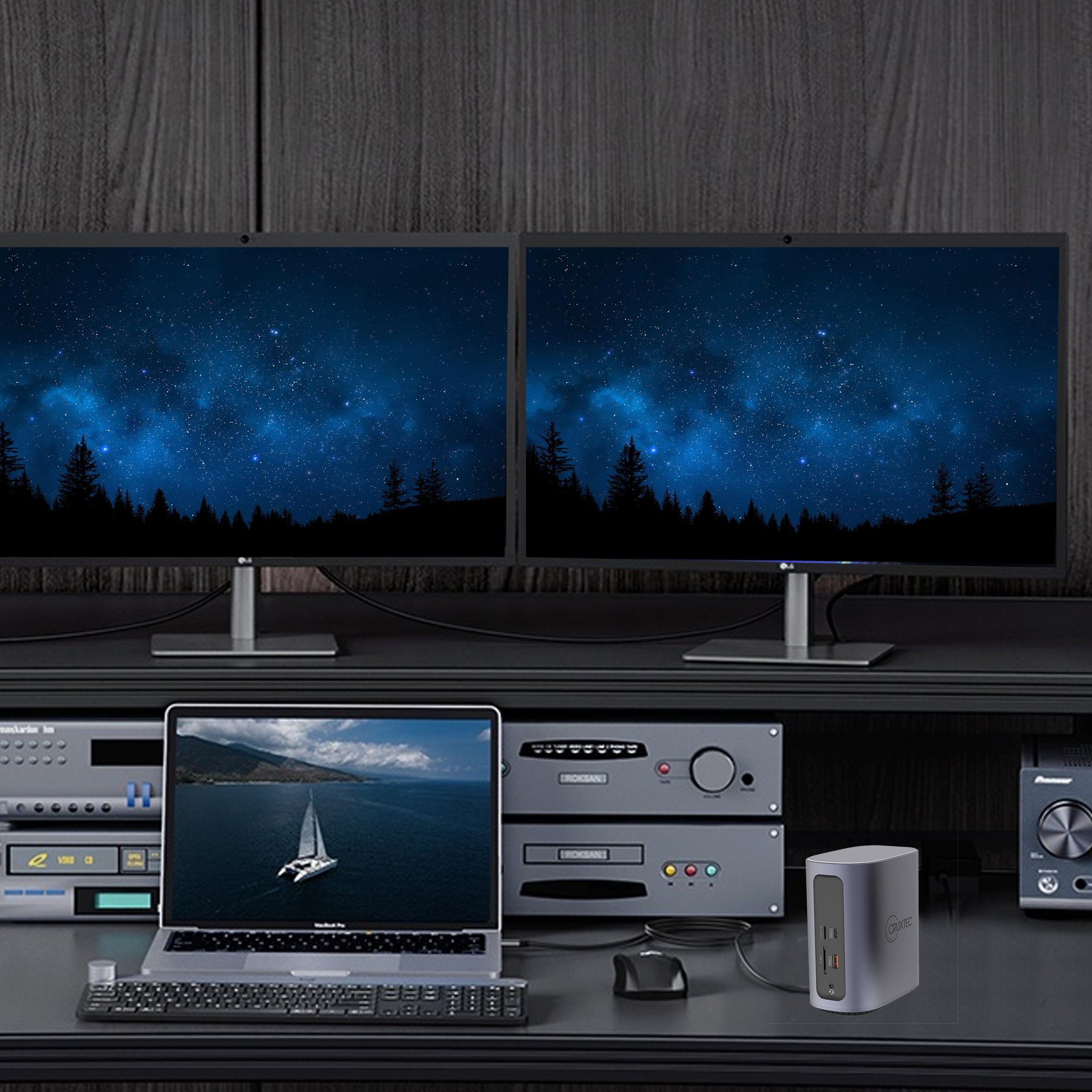 Cruxtec Universal 17-in-1 DisplayLink USB-C Multifunctional Docking Station image